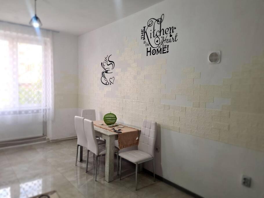 Mural Art Apartament Petrosani Luaran gambar